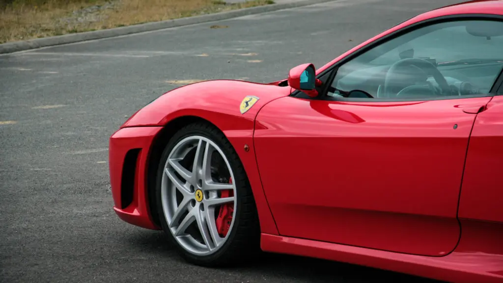 Cómo cambiar un neumático de Ferrari F430 - Cómo se cambia un neumatico paso a paso como cambiar un neumatico de ferrari f430 - Cómo se cambia un neumatico paso a paso