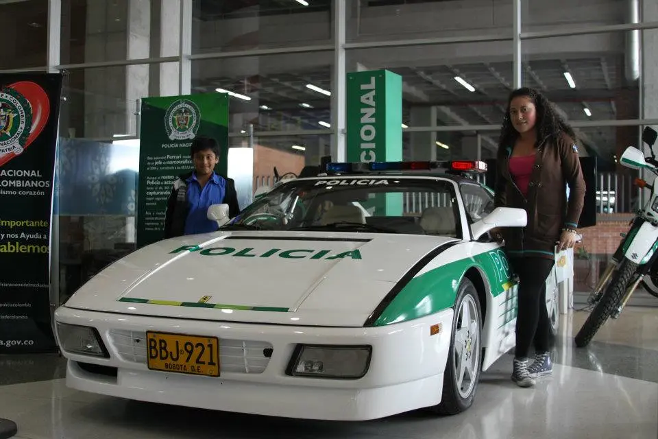 ferrari de la policia colombiana - Cómo se llama a la policía