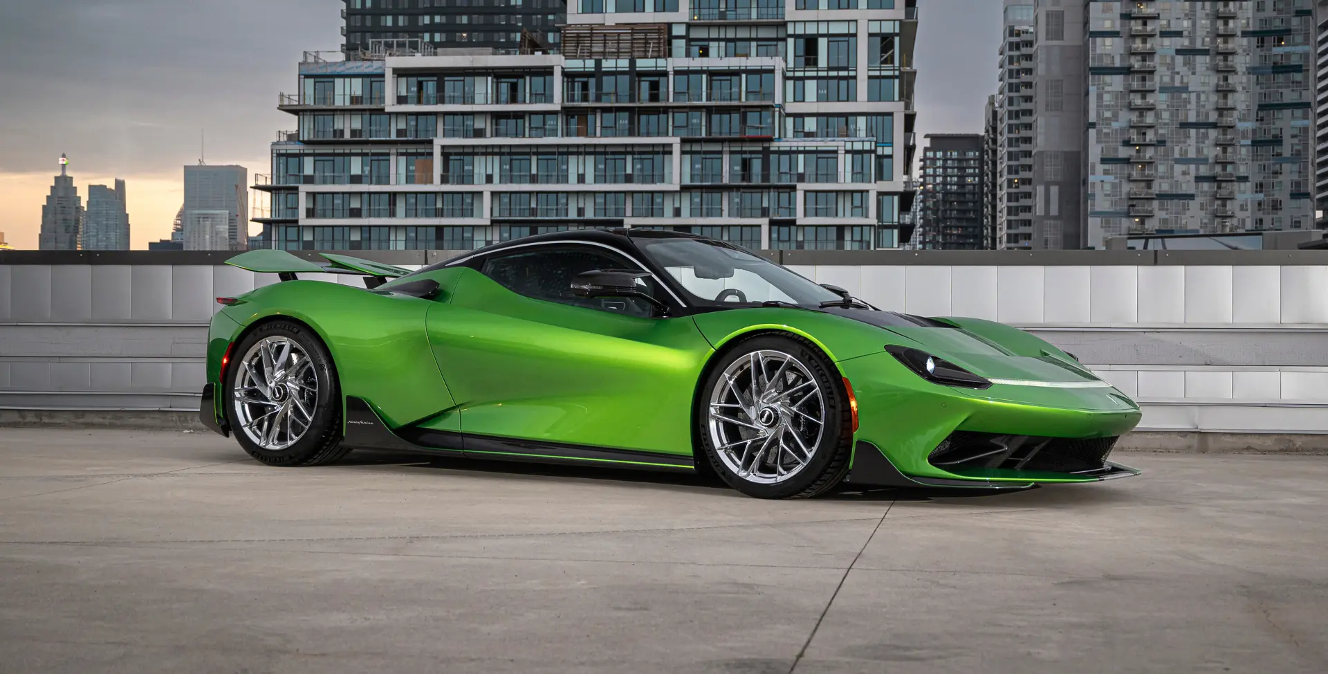 agencia aston ferrari - Cómo se llama el zanahorio de Aston Martin