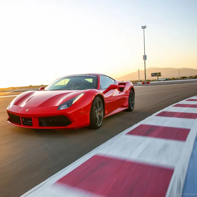 exposicion de ferraris en las vegas - Cómo se llama la calle de las pantallas en Las Vegas