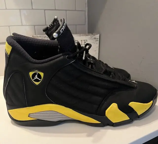 jordan 14 ferrari negro con amarillo - Cómo se llaman los Jordan 1 negro con rojo