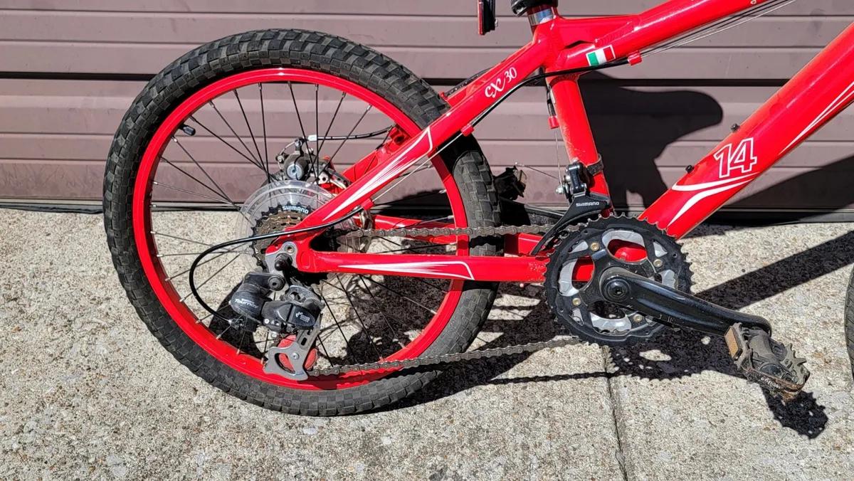 bicicletas todo terreno color rojo ferrari - Cómo son las bicicletas todo terreno