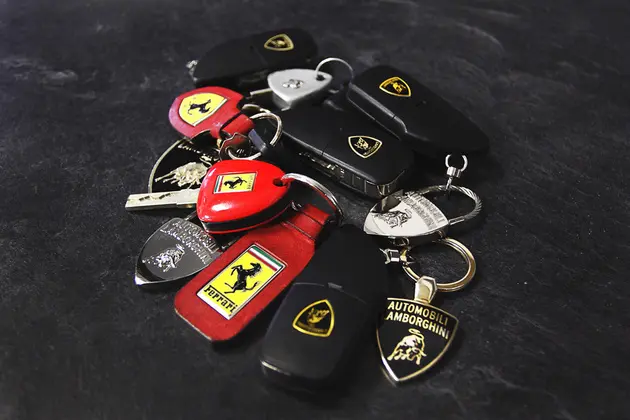 ferrari aston martin keys - Cuál es el Aston Martin más barato