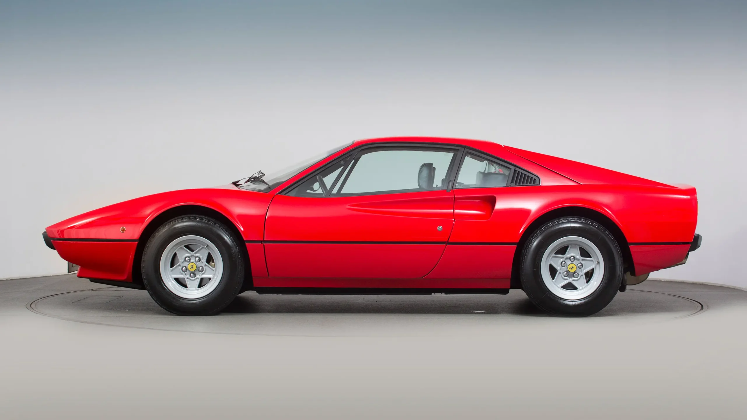 cuanto mide la ferrari 308 - Cuál es el Ferrari de Magnum