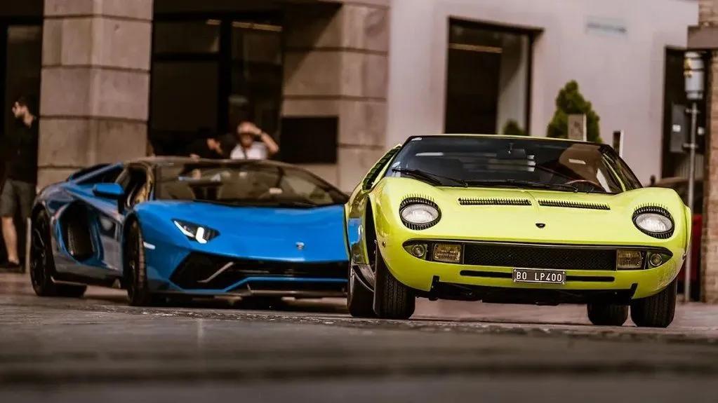 cuando quieres ser alguien manejas un ferrari - Cuál es el lema de Lamborghini