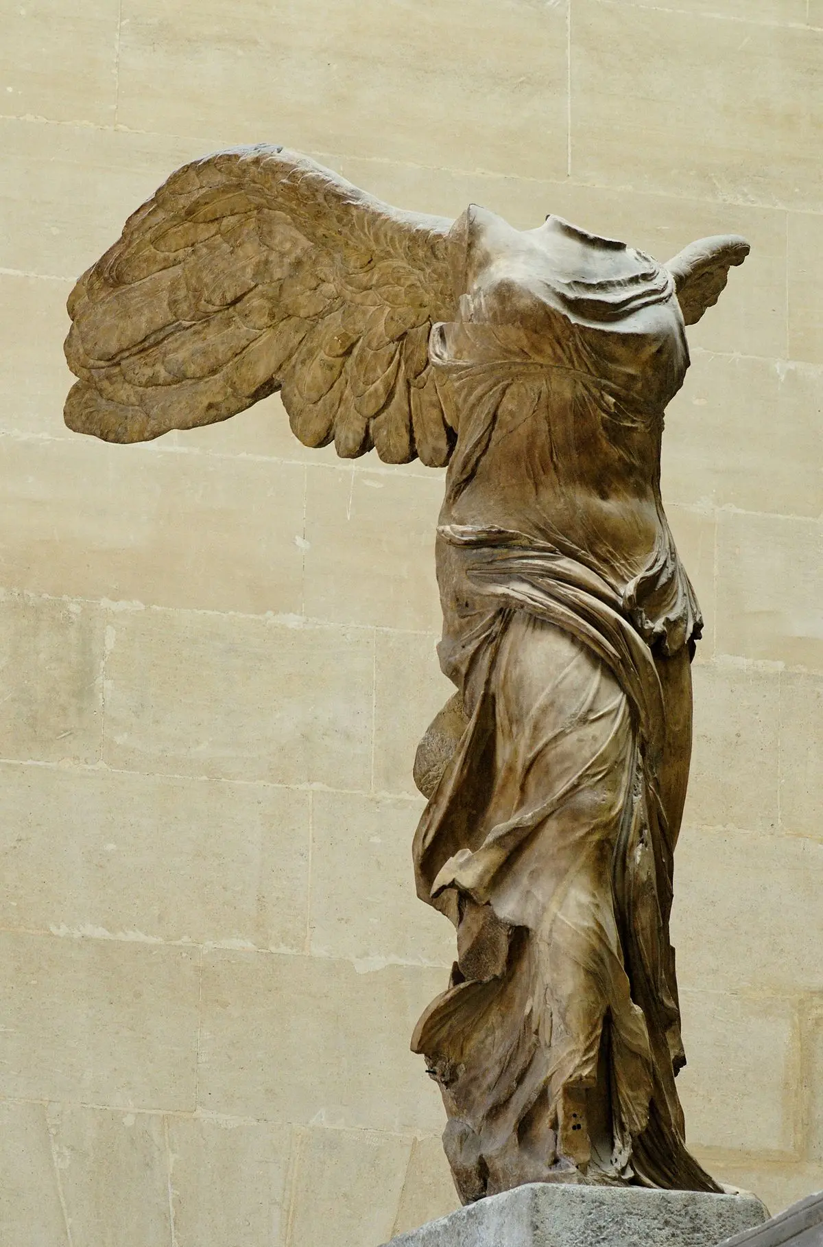 la victoria de samotracia es mas ferrari - Cuál es la identidad de la Victoria alada de Samotracia que está en el Louvre