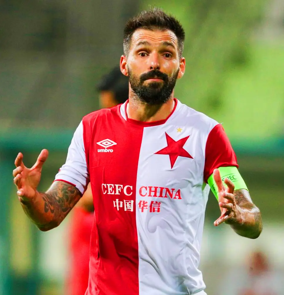 Dani Alves Ferrari: El Futbolista Brasileño y su Pasión por los Autos de Lujo - Cuál es la posición de Dani Alves dani alves ferrari - Cuál es la posición de Dani Alves