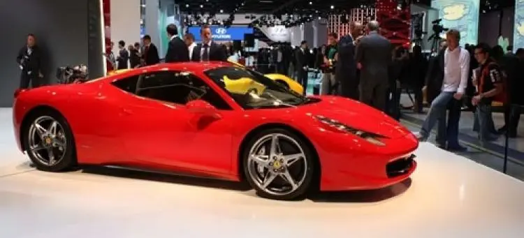 cauntos litros de gasolina le caben a un ferrari - Cuánto da un Ferrari por litro