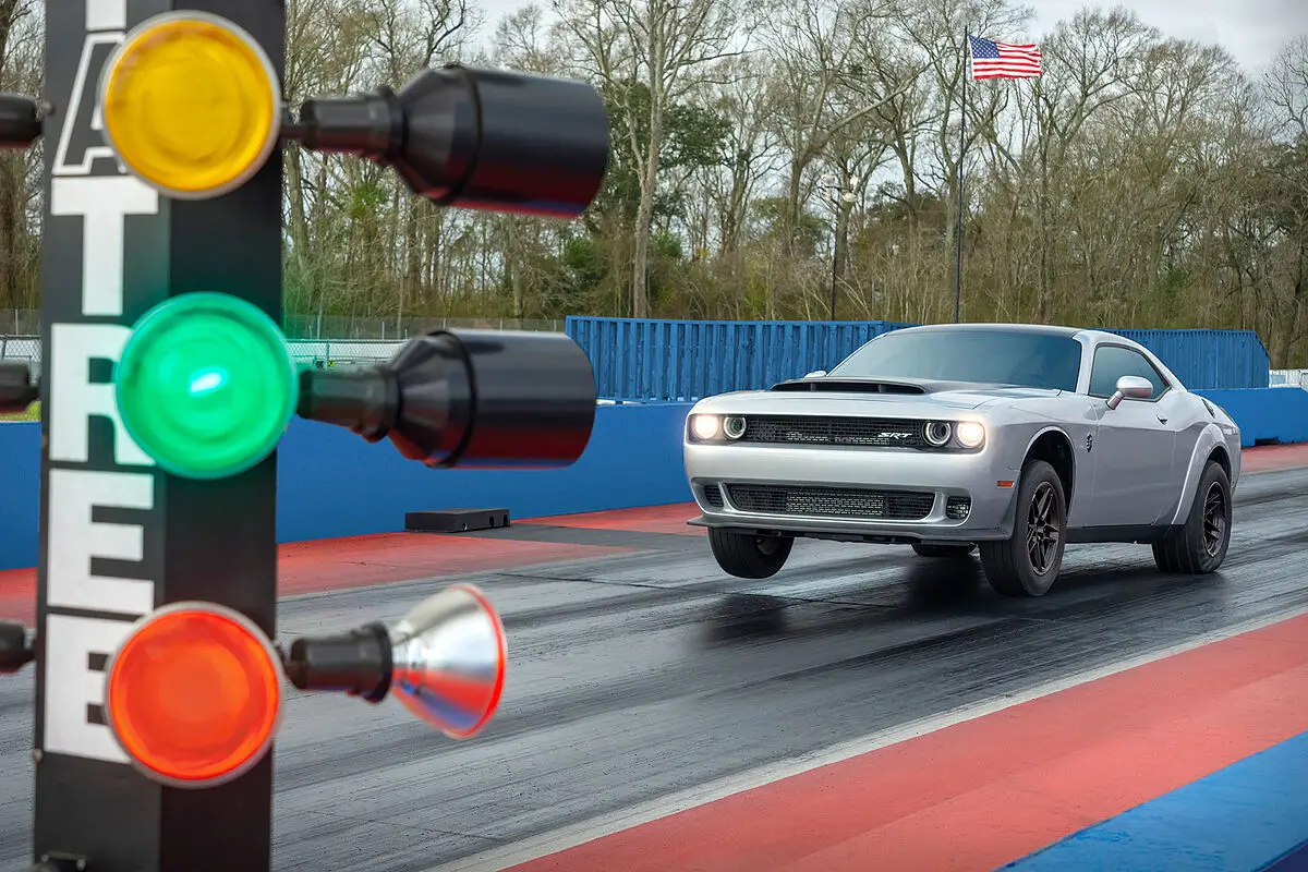 dodge con motor ferrari - Cuánto hace de 0 a 100 un Challenger Demon