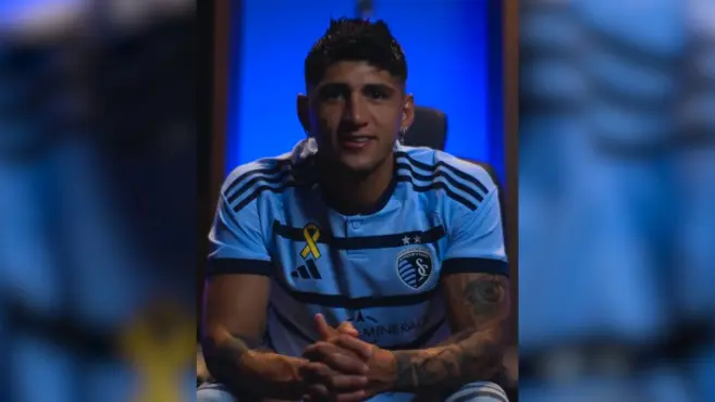 Alan Pulido y su relación con Ferrari - Cuánto le pagan a Alan Pulido alan pulido ferrari - Cuánto le pagan a Alan Pulido