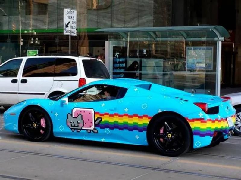 Ferrari con vinilos: Una forma creativa de personalizar tu coche - Cuánto tiempo dura el vinilo en un auto ferrari con vinilos - Cuánto tiempo dura el vinilo en un auto