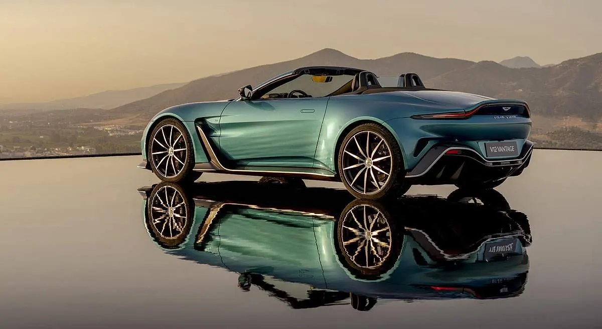 aston martin vantage vs ferrari roma - Cuántos Aston Martin Vantage hay en el mundo
