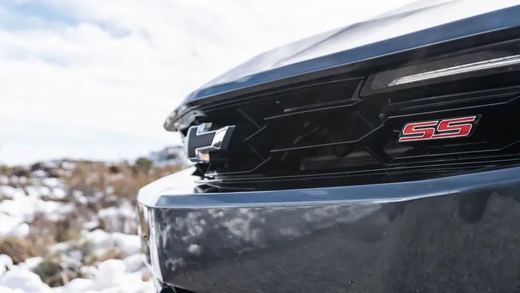 chevrolet camaro vs ferrari - Cuántos caballos tiene el Camaro más potente