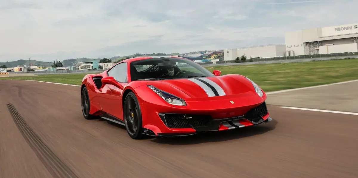 ferrari pista back - Es el Ferrari 488 Pista un descapotable