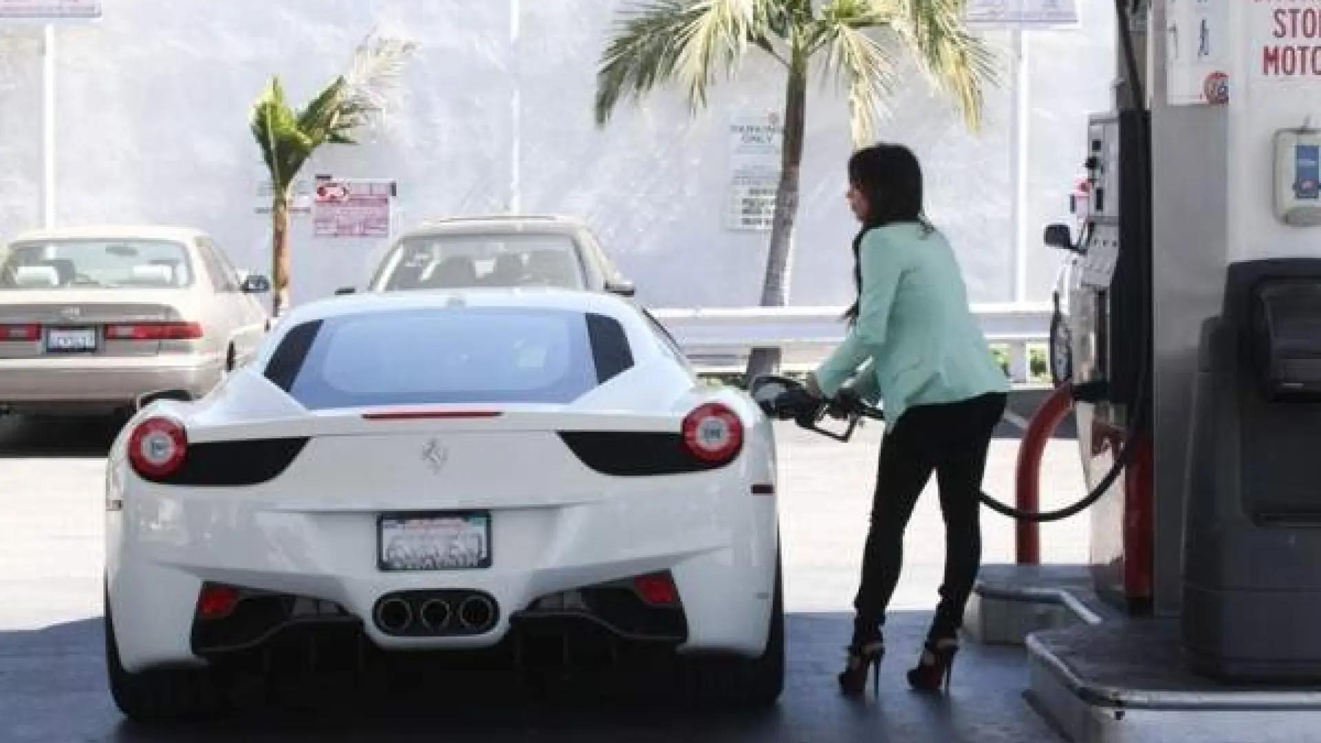 lista negra de ferrari - Por qué Kim Kardashian no puede comprar un Ferrari