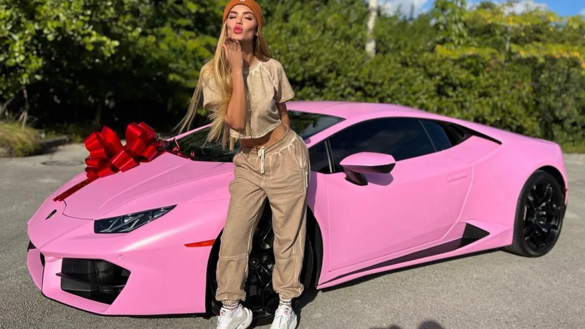 ferrari que le regalo nicky jam a silvestre - Qué coche tiene Nicky Jam