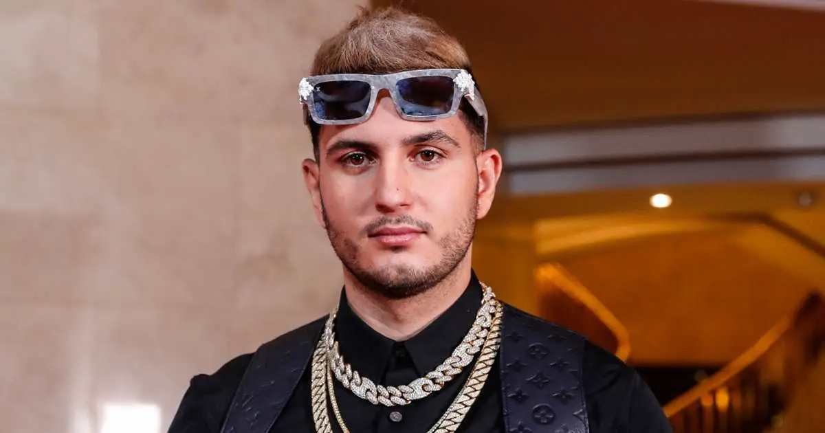 omar montes ferrari abuela - Qué etnia es Omar Montes