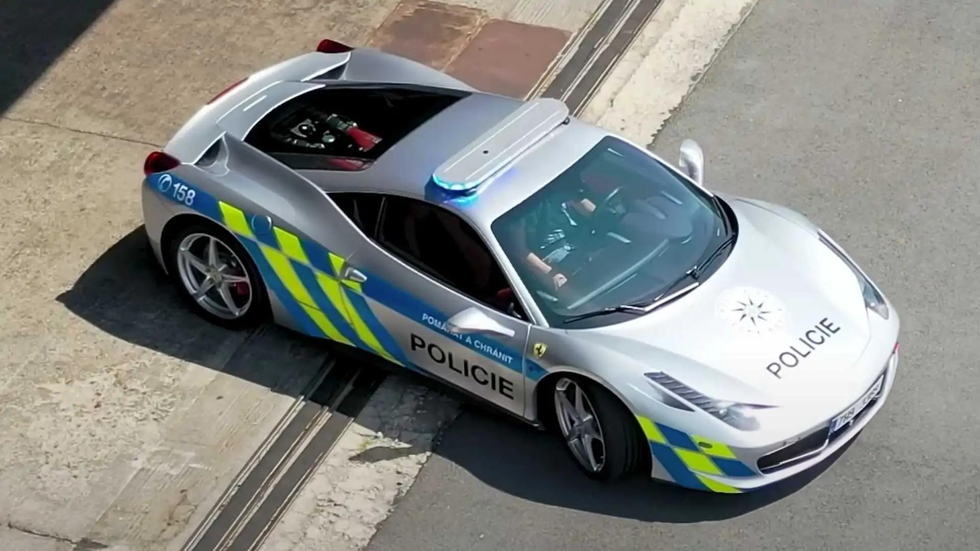 Especificaciones técnicas del Ferrari de la Policía - Qué hay en un coche de policía especificaciones tecnicas del ferrari de la policia - Qué hay en un coche de policía