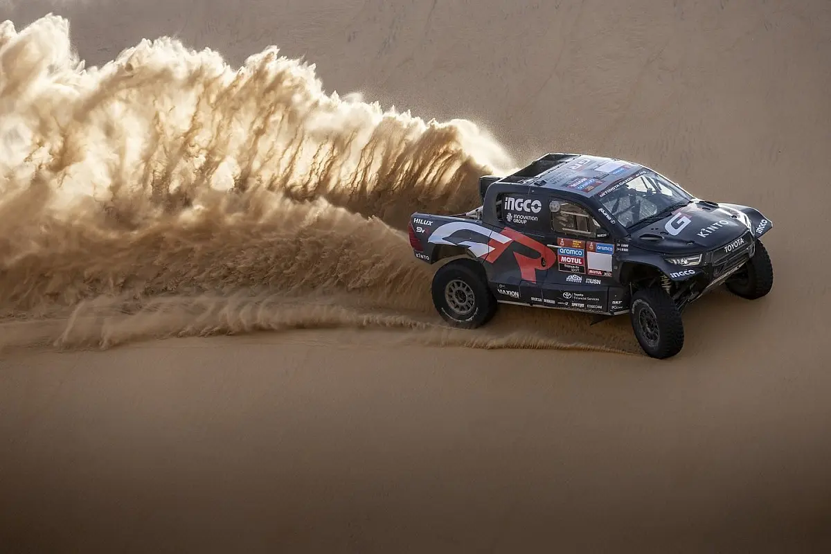 carros del rally dakar ferrari - Qué motor tiene la Toyota Hilux del Dakar 2023