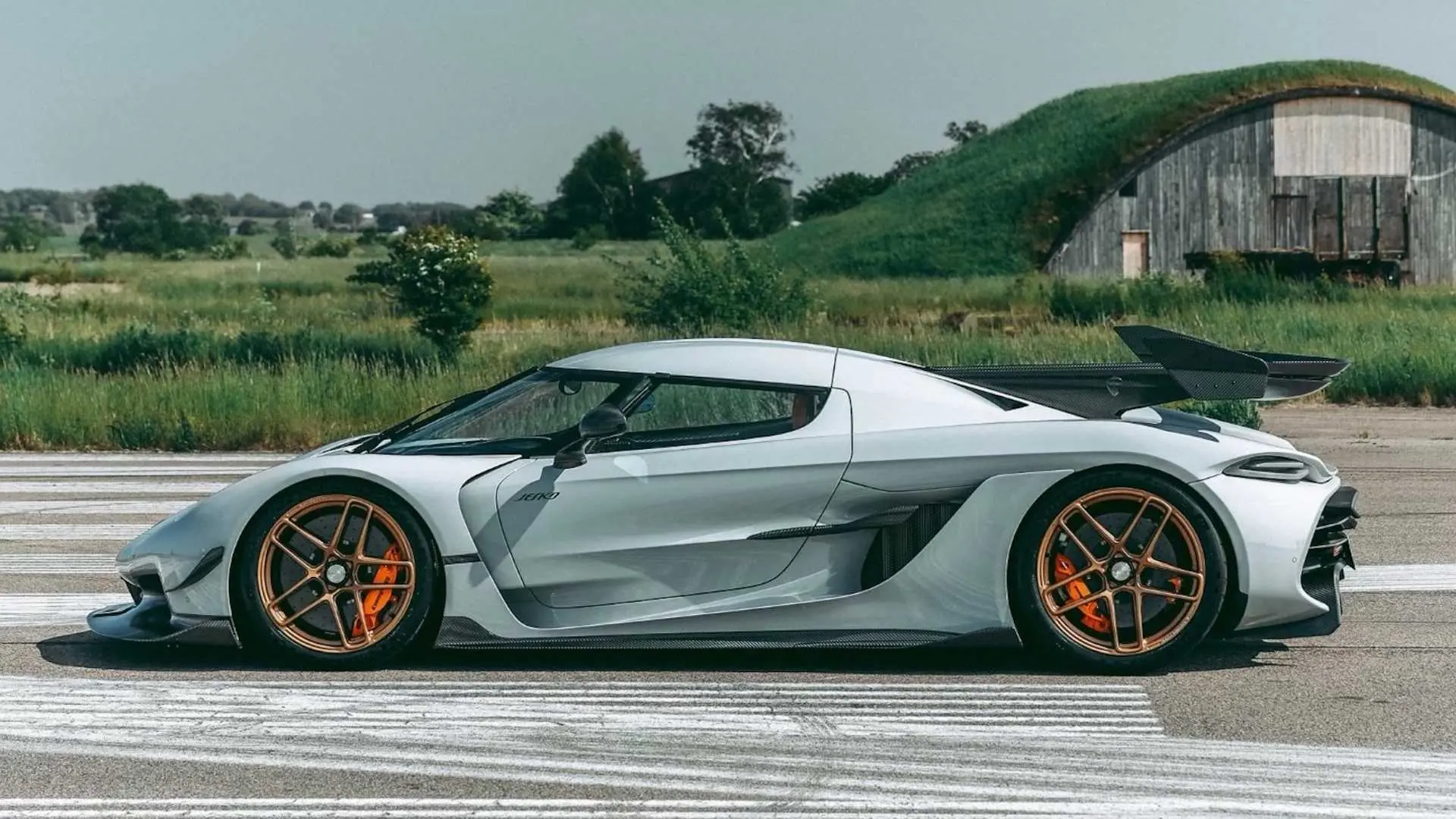 koenigsegg jesko vs ferrari - Qué motor tiene un Jesko