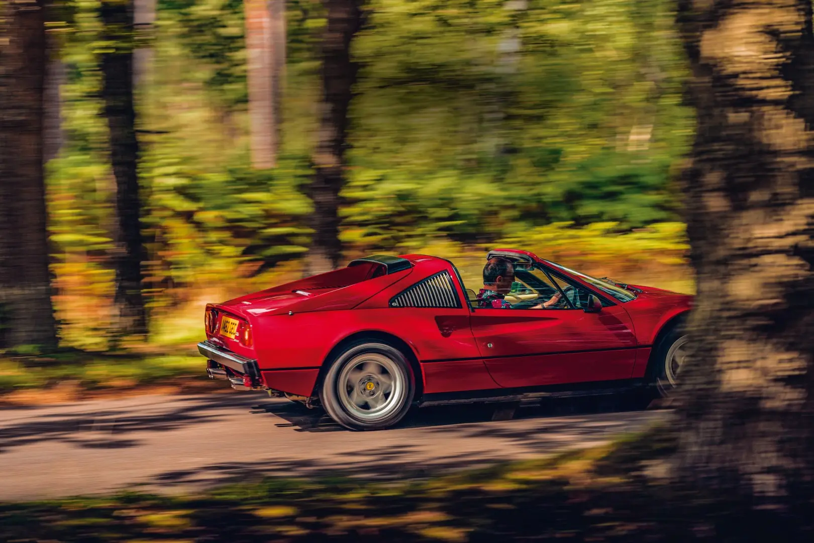 conduce un ferrari prestado serie - Qué pasó con el mecánico de joyas sobre ruedas