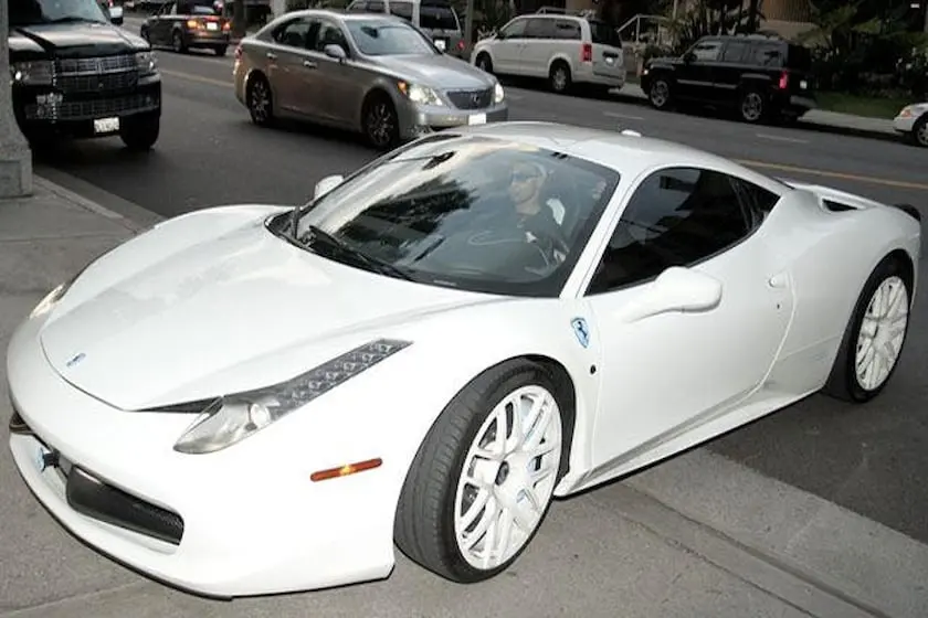 justin bieber ferrari white - Quién patrocina a Justin Bieber