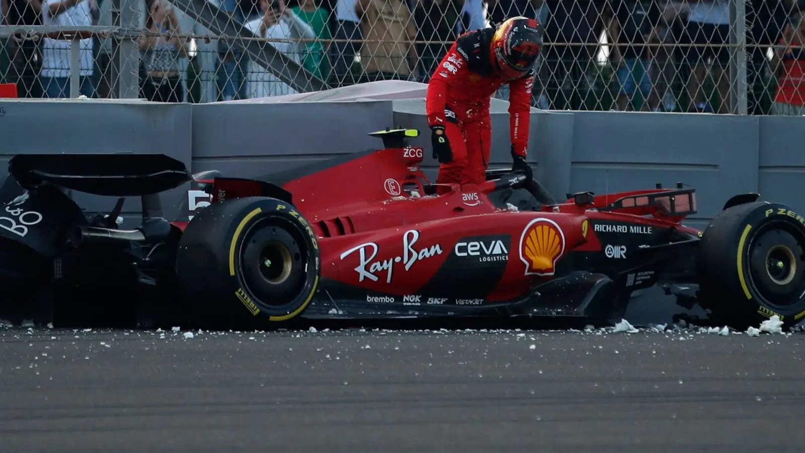 f1 news ferrari crash - What happened to Carlos Abu Dhabi